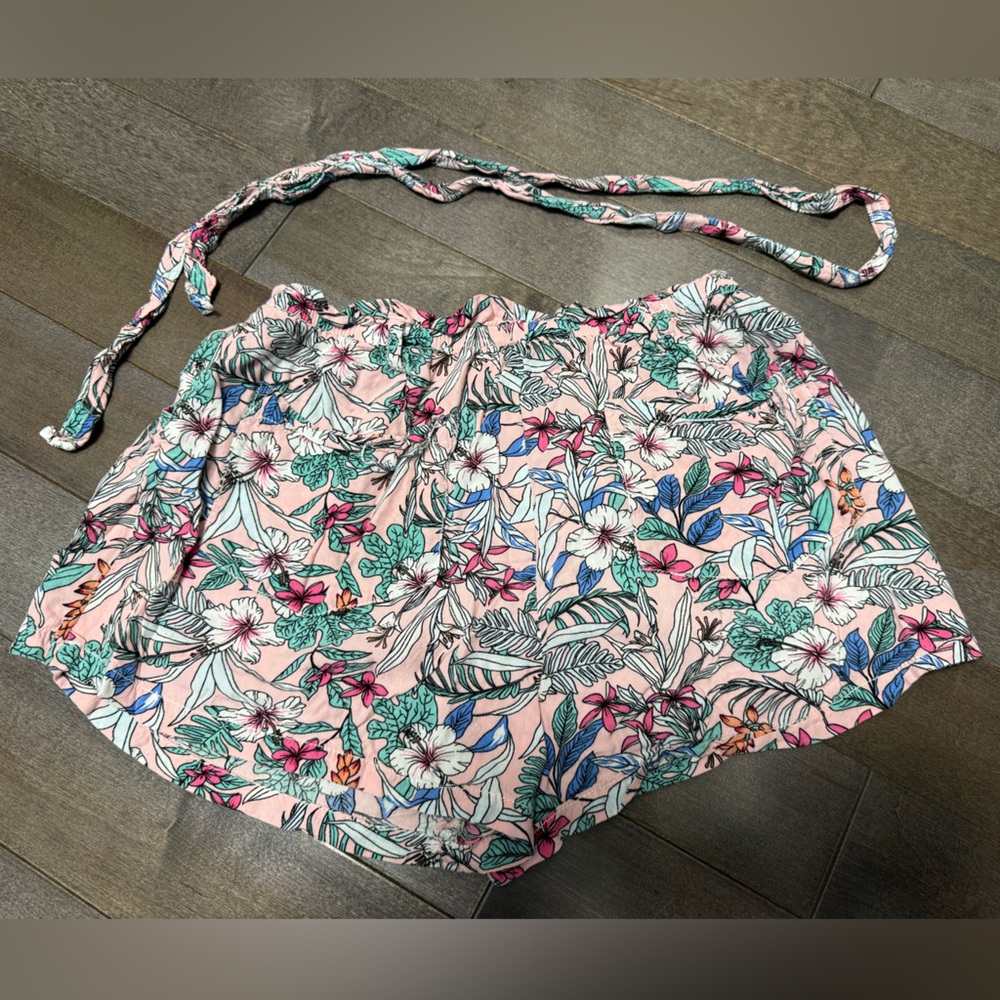 Hannah Banana Floral Print Kids Shorts - Pink background